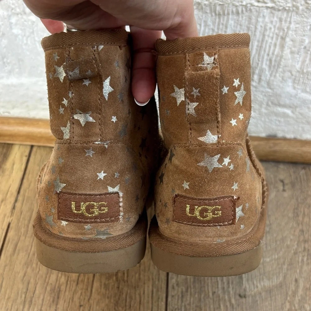 UGG Kids Classic Mini II Starrs Brown Mini Boots sz 3